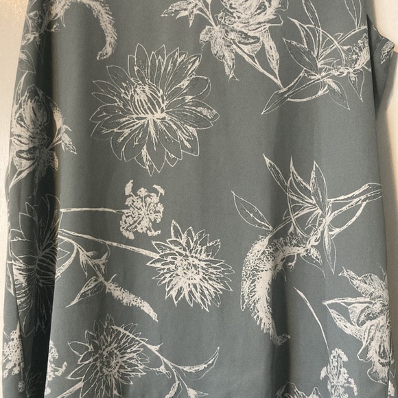 Babaton Sleeveless Top - Picture 3 of 4